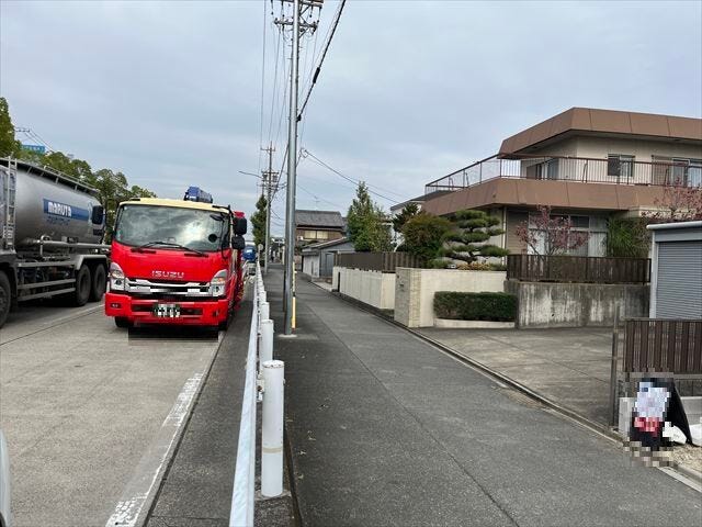 ガードレールが設置された歩道があるのでお子様の通学も安心ですね。