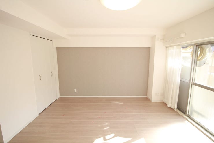 光が溢れ、風も溢れ、居心地のよい住空間、自然体で過ごせるリビングです。