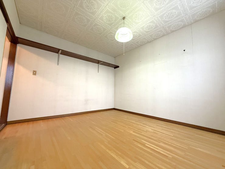 ◆2F洋室(約7.0帖)◆
この広さならダブルベットも置けちゃいます!自分のお部屋があれば家具の配置を考えたり、このインテリアはどこに置こう、など考えるのも楽しいですね☆お気軽にお問い合わせ下さい♪