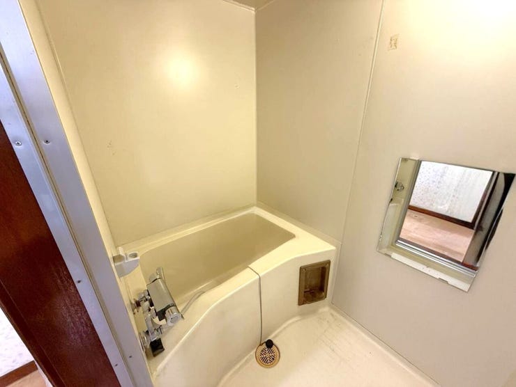 ◆浴室◆
1日の疲れを癒やしてくれるバスルームは、落ち着いたデザインと快適な広さが魅力☆ゆったりとした浴槽でリラックスできる空間が整い、毎日の入浴が贅沢なひとときに変わります♪