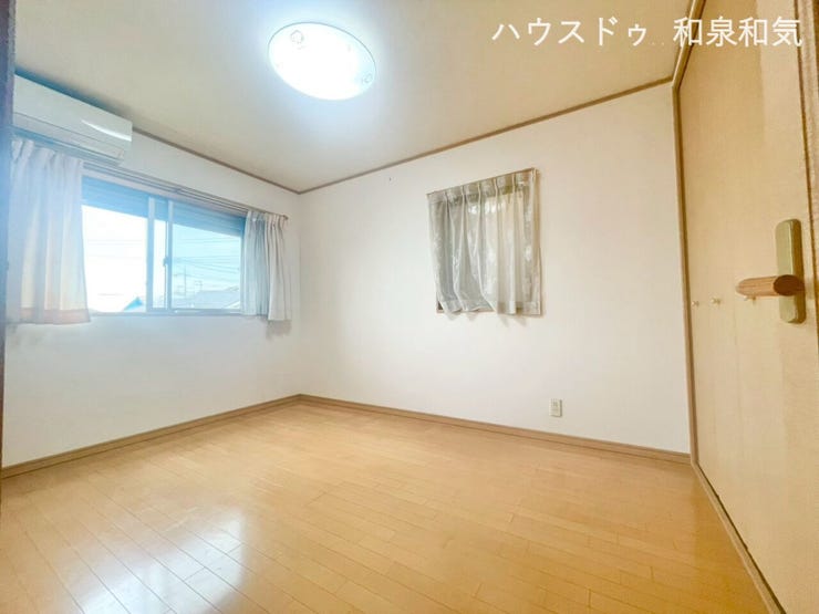 趣味やワークスペースなど、多彩に活用できる洋室です