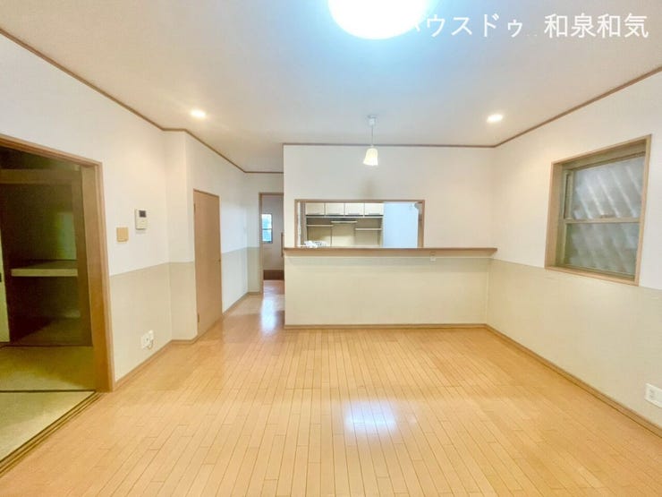 広々としたリビング空間でゆったりくつろげます。