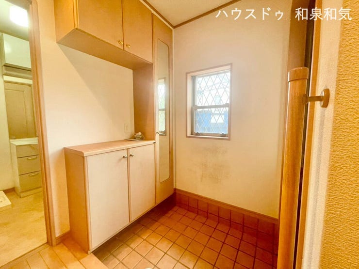 ゆとりある玄関スペースは、帰宅時の第一印象を明るく心地よいものにしてくれます。