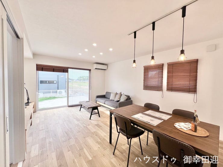 ■□■安らぎと笑顔の中心地■□■陽光が優しく降り注ぎ、会話が自然と弾む。ここでは、毎日が特別な時間へと変わります。