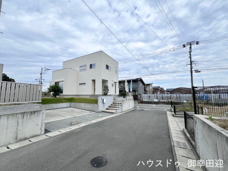 ■□■理想を叶える、新しい暮らしの舞台■□■高いデザイン性と機能性を兼ね備えた住まい。ここで、家族の新しい物語が始まります。