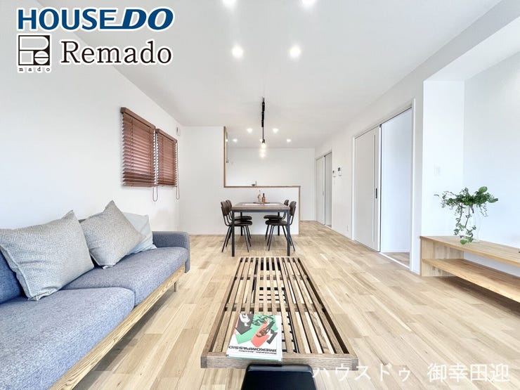 【リビング】
■□■家族の笑顔が集う、安らぎとくつろぎの中心地■□■お気に入りの家具を迎え、窓からは心地の良い光が差し込みます。