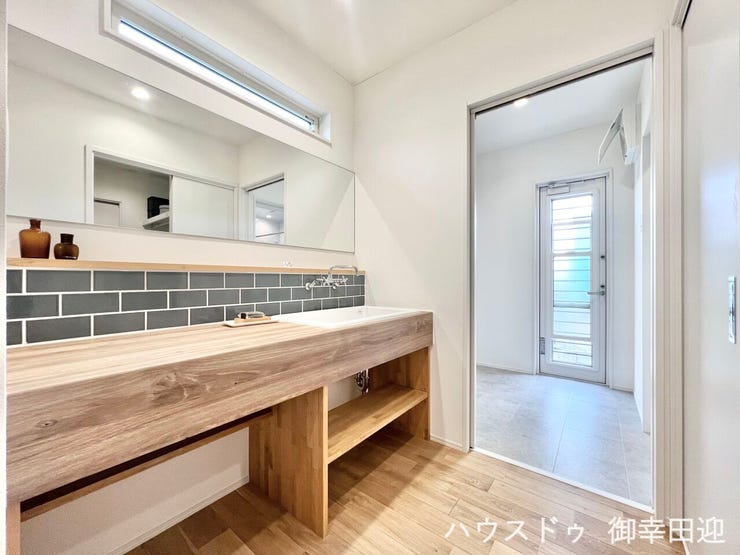 ■□■清々しいリフレッシュ空間■□■自分を磨き、気持ちを切り替える。心地よい光が差し込むプライベートスペース。