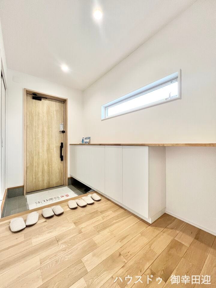 ■□■「ただいま」の安堵をくれる場所■□■訪れる人を迎え入れ、帰るたびにホッと一息つける、明るく機能的なエントランス。