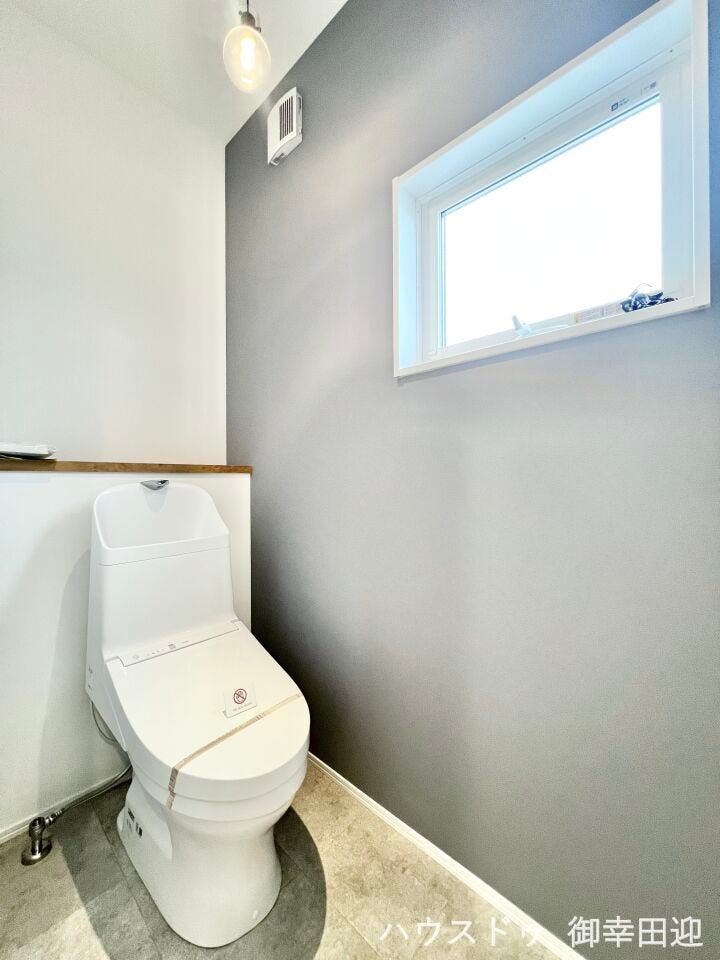 ■□■安らぎのひとときを提供する場所■□■清潔さと静けさを両立した空間。心落ち着くひとときを過ごせる、プライベートなレストルームです。