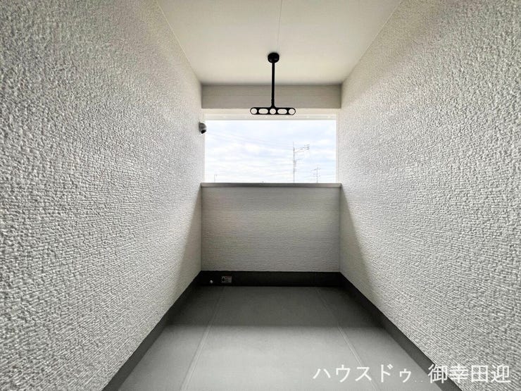 ■□■空の下の開放的な特等席■□■日光浴や読書、外の空気を感じながらリフレッシュ。暮らしを豊かにする、もう一つの心地よい空間です