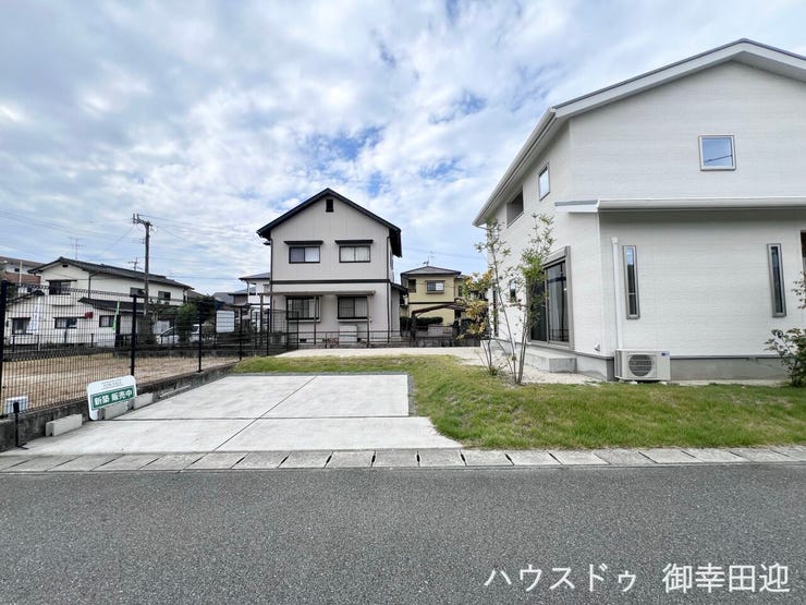 ■□■車と趣味の幅が広がる場所■□■単なる駐車スペースではない、洗車やタイヤ交換、DIYにも使える多目的な屋外スペースです