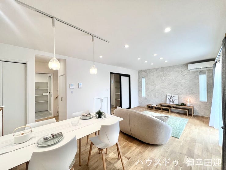 ■□■安らぎと笑顔の中心地■□■陽光が優しく降り注ぎ、会話が自然と弾む。ここでは、毎日が特別な時間へと変わります