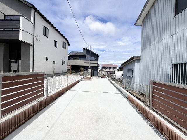 駐車場:駐車場は縦列駐車になりますが2台駐車可能です。