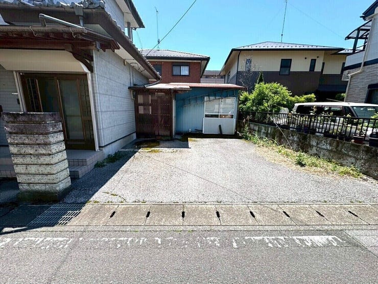 駐車場は2台可能です♪