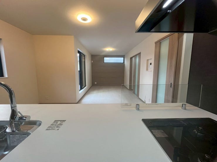 キッチンからリビングを見渡せる♪
料理中もご家族の顔を見ながらお料理をお楽しみいただけます♪