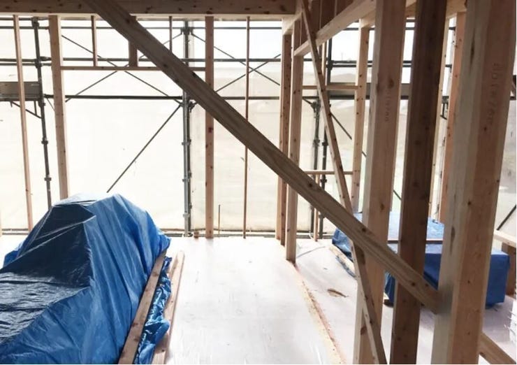 04.伝統的工法
「木造軸組み工法」は土台、柱、梁などの住宅の骨格を木の軸で造る工法で
1000年以上にわたり、改良・発達を繰り返してきました。