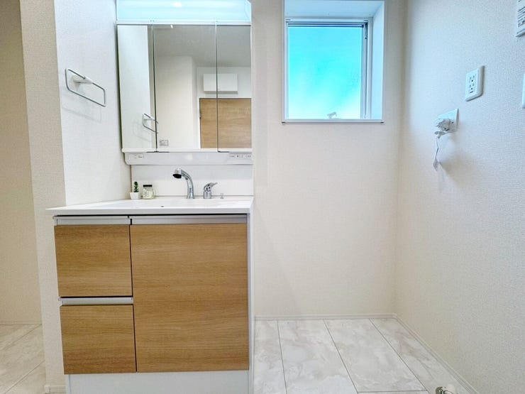 06.24時間換気システム
花粉や粉塵を98%以上カットし、24時間クリーンな空気をお部屋に取り込みます。
ノンダクト方式なのでメンテナンスが簡単なことも特徴の1つです。※イメージ写真