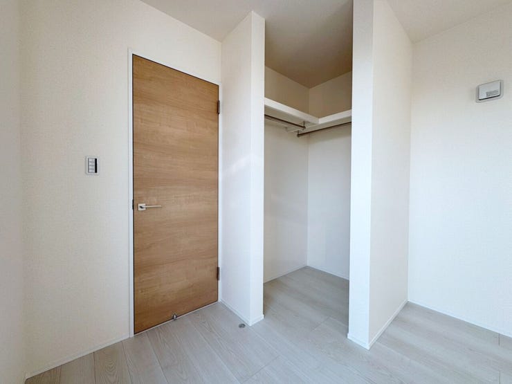 飯田グループホールディングスは、お客様とご家族が安心して、
末永く住み続けることができる「すまい」を提供する為、
住宅性能表示制度の8項目の等級を取得した分譲戸建住宅をお届けします。