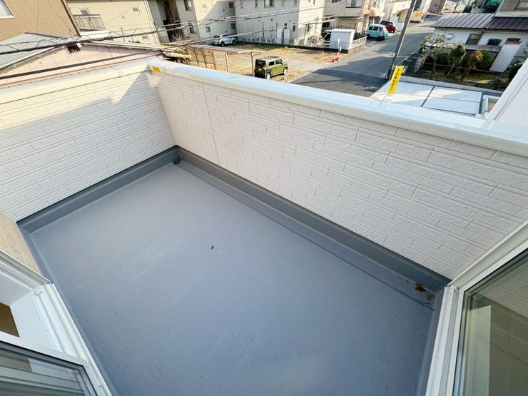 「木造軸組み工法」は接合部には補強金物取り付け、床には構造用合板を使用するなど、強い耐震性・耐久性を発揮。接合部には補強金物取り付け、床には構造用合板を使用するなど、強い耐震・耐久性を発揮しています。