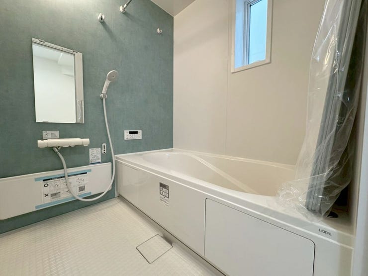 05.耐震金物
構造材をつなぎとめる接合部には「耐震金物」を採用。
基礎・土台・柱など接合部ごとに適材適所な耐震金具を選び、構造体をしっかりと緊結します。