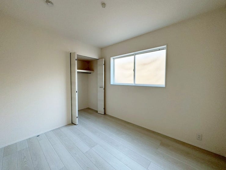 飯田グループホールディングスは、お客様とご家族が安心して、
末永く住み続けることができる「すまい」を提供する為、
住宅性能表示制度の8項目の等級を取得した分譲戸建住宅をお届けします。