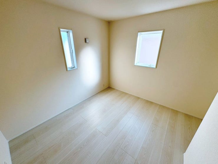 「木造軸組み工法」は接合部には補強金物取り付け、床には構造用合板を使用するなど、強い耐震性・耐久性を発揮。接合部には補強金物取り付け、床には構造用合板を使用するなど、強い耐震・耐久性を発揮しています。