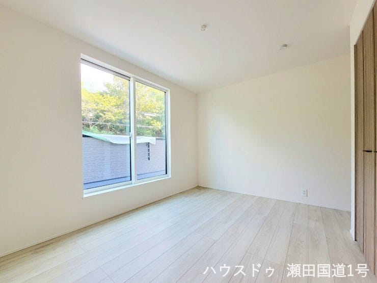 2F洋室6.5帖です。