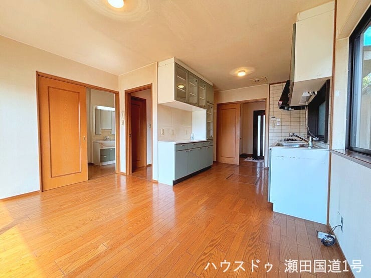 生活スペースとキッチンが緩やかに区切られており、家族との繋がりも大切にできる間取りです。