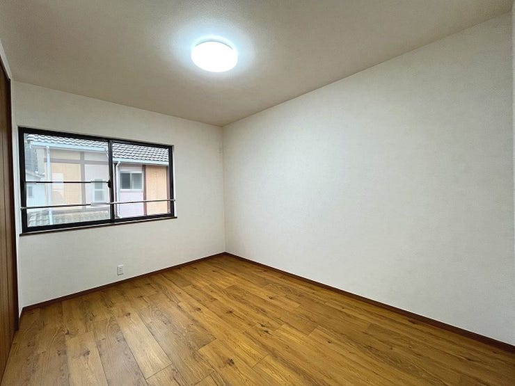 2階中央洋室(約6帖)