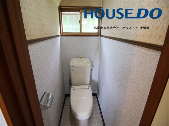 【1階トイレ】
※現在居住用中です。
写真は2024年のものです。