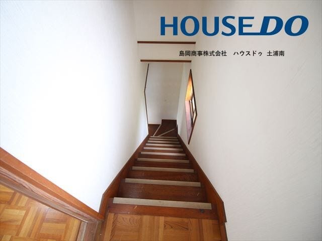 【階段】
※現在居住用中です。
写真は2024年のものです。