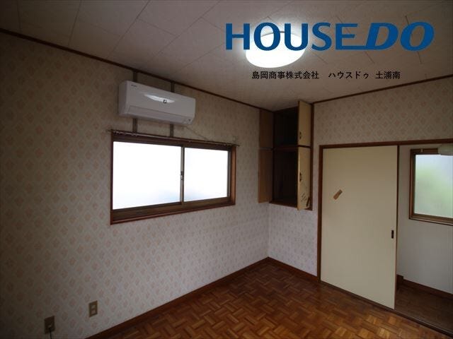 【2階洋室】
※現在居住用中です。
写真は2024年のものです。
