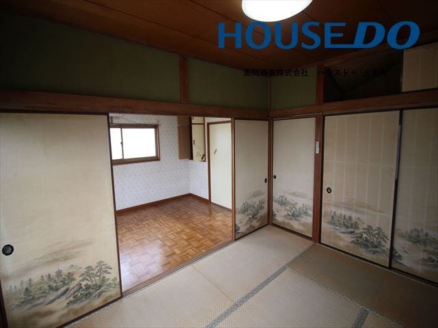 【2階和室】
※現在居住用中です。
写真は2024年のものです。