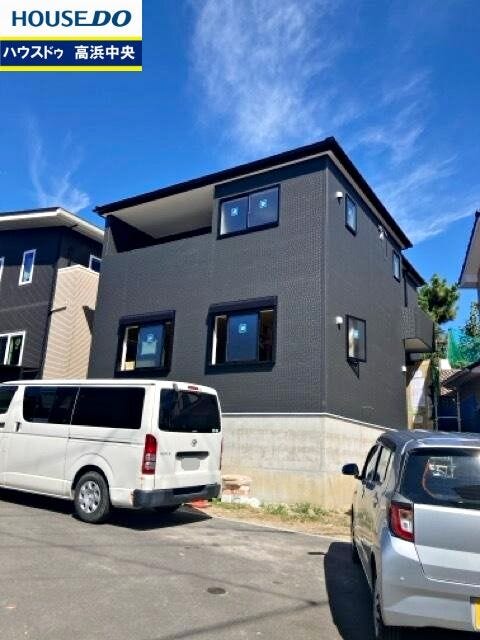 【外観】
閑静な住宅地に馴染む落ち着いた色合いの外観。
長く愛着を持って住んで頂きたいからこそ飽きのこないシンプルな色目に仕上げました。