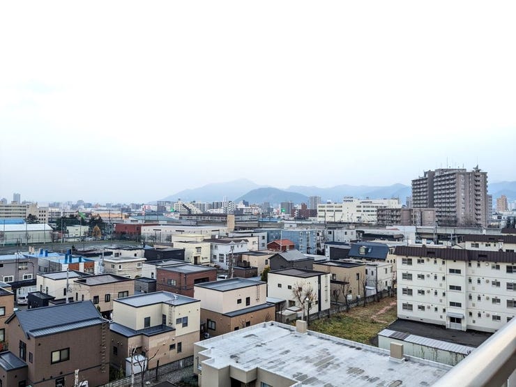 【眺望写真】
7階からの眺望は山が見えるので四季折々の景色を楽しむことができます(^^♪