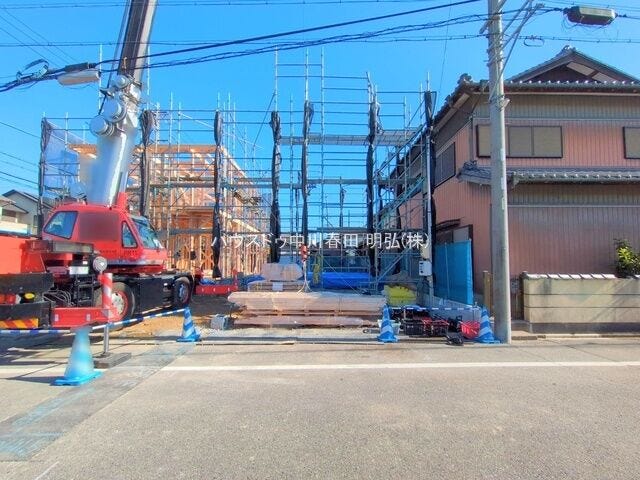前面道路が広い為車が通行しやすく、すれ違いもスムーズに行えるため、日々の交通ストレスが軽減されます!