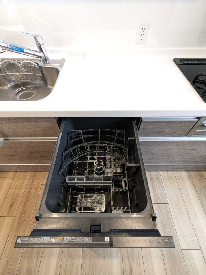 【食器洗浄乾燥機】
後片付けは食洗器が手伝ってくれます(^^♪