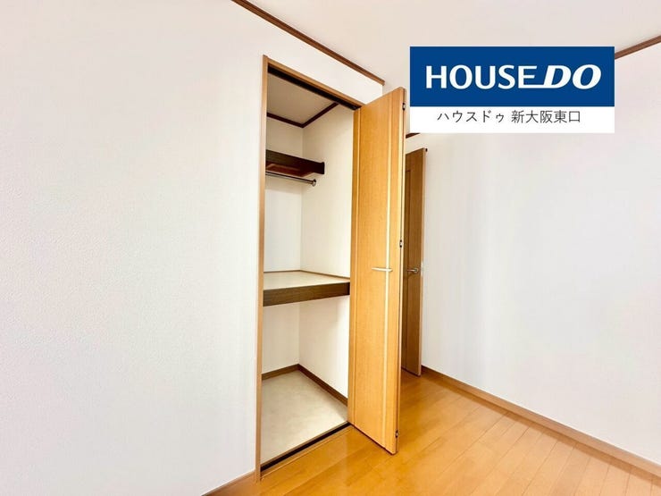 収納は奥行があり荷物もたっぷりはいります。