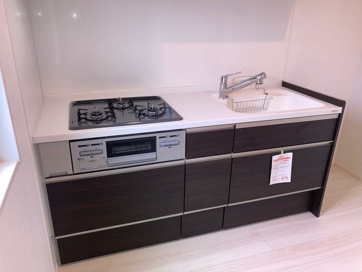 窓付きキッチン