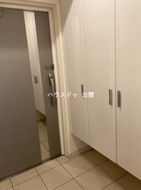 玄関は靴箱もあってスッキリ使えます。