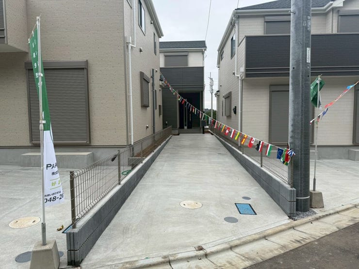 ◇現地見学会開催中◇
平日や仕事終わりの夜でも「今日見てみたい!」そんなときでもOK♪
お電話1本でスタッフがすぐに駆けつけます!
048-762-8871こちらから