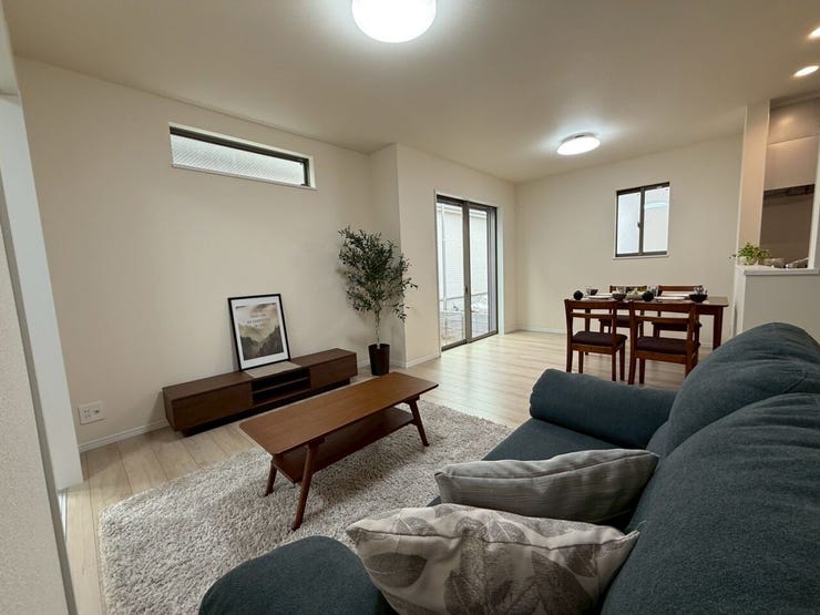 ◇売却査定相談◇
「急な転勤」「相続による売却」「金銭的な理由」など住まいの売却をそれぞれです。
仲介はもちろんのこと、弊社独自のネットワークで買取案件もご相談できます!