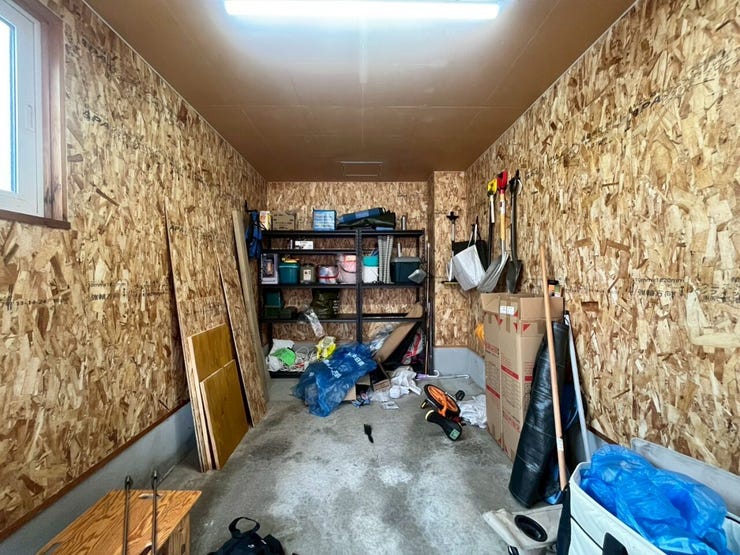 ガレージ内部 収納できるようになっています。