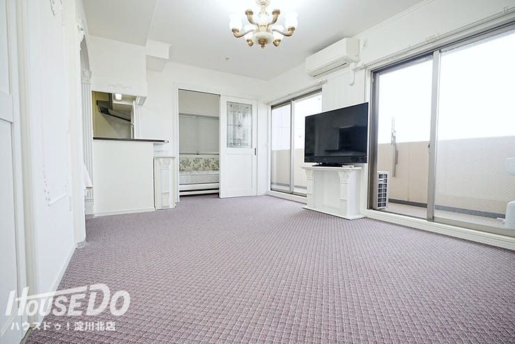 ■■本日内覧可能■■
大通りに面していないお部屋です♪
リビングの横にはちょうどいい洋室があります。寝室や書斎はもちろん、収納スペースなど多用途に使用できます◎