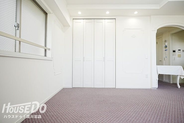 ■■本日内覧可能■■
2019年全室クロス・カーペット貼替。
全室2面採光の角住戸です♪リビング収納があります。