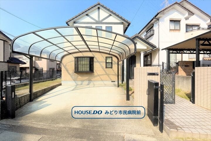 【外観】
【亀が洞エリア】4LDK+並列駐車2台可能、カーポート付き◎中古戸建になります。
名古屋市桜通線/徳重駅まで徒歩22分