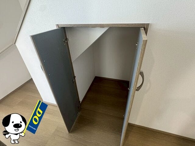 ちょこっとした収納があることで、消耗品のストックをするのにも便利です☆
