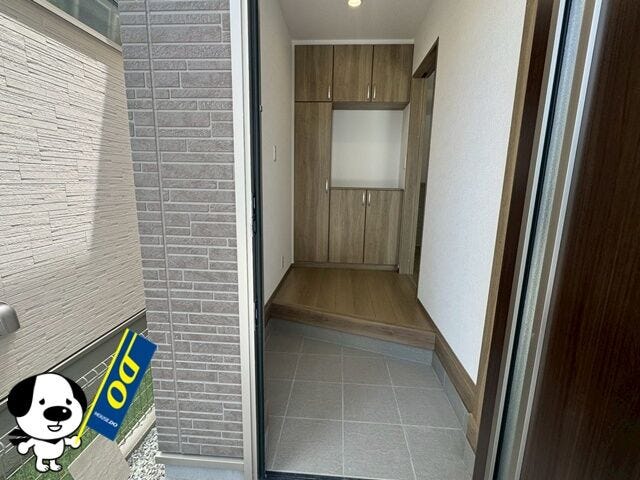 家族の絆を深める、温かい玄関デザイン。