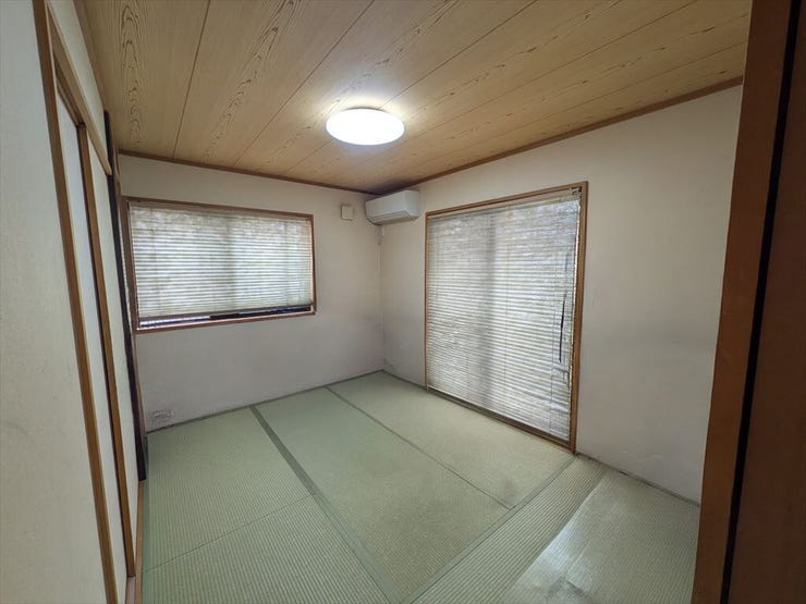 和室6帖は収納付で独立和室。生活スタイルを見せることなくお客様をお通しできます。