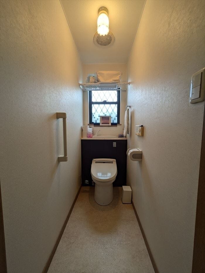 トイレには快適な温水洗浄便座付き